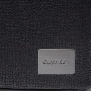 CALVIN KLEIN Sacoche bandoulière avec badge métallique Noire